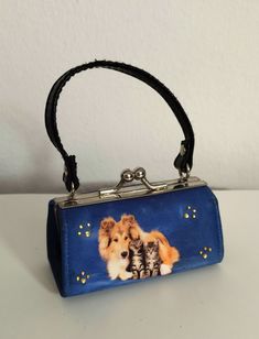 This cute little makeup bag in a beautiful, strong azure blue comes from a collection. Bag is visibly unused Practical clip closure Well-made inner lining Outside photo print on fine fabric with a Colli dog and two cute kittens. Glitter stones on one side of the makeup bag. Can also be used as a wallet for small change. Very nice, well-maintained condition. No damage to the fabric. Minimal signs of wear present Size approx. 9 x 5 cm TAKE A LOOK IN MY SHOP. Great and unique bargains are waiting t Blue Rectangular Cosmetic Bag For Gifts, Blue Rectangular Cosmetic Bag As Gift, Blue Rectangular Cosmetic Bag Gift, Blue Rectangular Gift Cosmetic Bag, Blue Rectangular Case Shoulder Bag For Gift, Compact Blue Bags For Daily Use, Gift Blue Clutch Coin Purse, Blue Clutch Coin Purse For Gift, Blue Portable Coin Purse For Gift