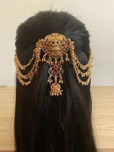 This antique hair pin adds a touch of elegance to any bridal hairstyle. Made with high-quality materials, it is durable and long-lasting. The intricate design and polished finish make it the perfect accessory for any bride. Elevate your wedding day look with this stunning hair pin. Jewellery Care- Keep the jewelry dry, avoid heat and contact with perfumes & water. Latest Hair Accessories Indian, Indian Hair Jewelry, Indian Hair Accessories, Mehndi Hairstyles, Bridal Choker, Bridal Hair Clip, Fancy Blouses, Bridal Jewellery Indian, Indian Hairstyles