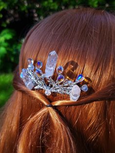 Dazzle under the moonlight with this enchanting hair comb! 🌙✨ Featuring aura quartz crystals, adorned with iridescent teardrop, and round beads, this piece is perfect for weddings, fantasy cosplay, and proms.  If you want a custom request shoot us a message. We can make these crystal crowns and combs with any of the crystals we have available (take a look at our shop to get an idea). Check out video footage of item on insta  @myshinybox Moonstone Hair Piece, Crystals In Hair, Fantasy Hair Accessories, Sarah Vibes, Warrior Dress, Jeweled Hair Accessories, Hair Accessories Braids, Crystal Crowns, Warm Hair Color