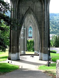 an arch in the middle of a walkway