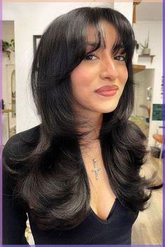 t doesn’t matter if you choose bottleneck, wispy or curtain bangs, just make sure to add them to your butterfly cut because they fit in perfectly with layered hair. //photocredit: Instagram @dreamhairbycelaa Fringe Styles, Hair Inspiration Long, Layered Haircuts For Medium Hair, Curtain Fringe, Bangs With Medium Hair, Hairstyles For Layered Hair, Hair Stylies, Haircuts For Medium Hair, Long Hair With Bangs