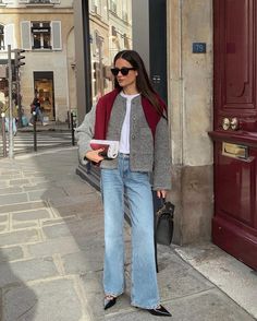 Fall Color Trend, Jeans Outfit Fall, French Girl Style, Fall Jeans, Boucle Jacket, Winter Mode, Paris Outfits, French Women, 가을 패션