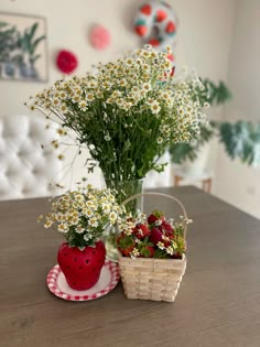 Strawberry Theme Birthday, Strawberry Shortcake Birthday Cake, Pink Party Theme, Strawberry Theme, Strawberry Shortcake Party, Baby Shower Theme Decorations