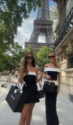 French Street Style, Corporate Baddie, French Street, Skandinavian Fashion, Super Rich Kids, Paris Aesthetic, Rich Lifestyle, Luxury Lifestyle Dreams