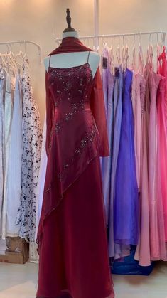 Details： Product : gh3059 Fabric：tulle Color：as picture,Custom color Back Details: zipper 90s Blouse Design, 90s Indian Outfits, Outfit For Farewell Party, Red 90s Prom Dress, 90s Fashion Indian, 90s Lehenga, Burgundy Prom Dresses, 90s Bollywood Fashion, Burgundy Prom