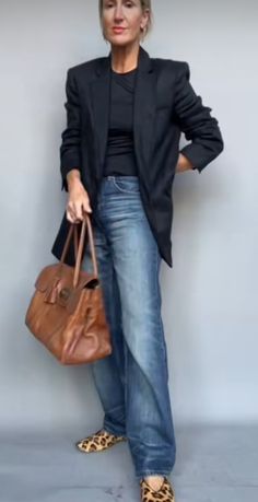 Petite Outfit Proportions, Denim Office Outfit Business Casual, Outfit Ideas Summer Work Casual, Jeans And Black Blazer Outfit, 2024 Fashion Trends For Women, Denim Blazer Outfit, Classic Edgy Outfits, Leopard Shoes Outfit, Look Expensive On A Budget