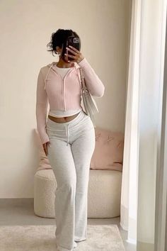 Cute Babysitting Outfits, Flared Legging Outfit, Adrette Outfits, Modele Fitness, Leggings Outfits, Mode Zara, Flared Leggings, Outfit Inspo Casual, Leggings Outfit