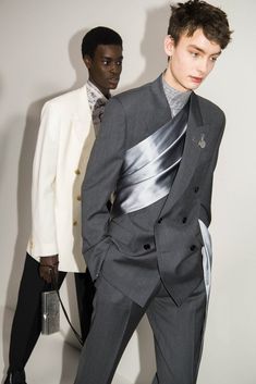 DIOR MEN by KIM JONES FALL 2019 Backstage with BABACAR N’DOYE & OTTO NAHMMACHER / PARIS FASHION WEEK Men Formal, Mens Editorial, Mens Pants Fashion, Music Fashion, Prince Charming, Mens Fashion Trends, Double Breasted Suit Jacket, Mode Vintage, Formal Wear