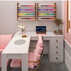 Unhas decoradas | Unhas bonitas | Negócio próprio Interior Design For Nail Salon, Cute Nail Salon Ideas, Salon Nails Ideas Design, Nail Salon Suite Ideas, Nail Salon Ideas Small Spaces, Small Nail Room, She Shed Nail Salon, Mesa Nail Designer