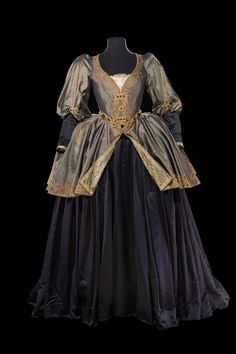 Historical Gowns, Century Dress, Dress History, 18th Century Fashion, Fantasy Dresses, Period Outfit, Antique Dress, Historical Dresses, Formal Style