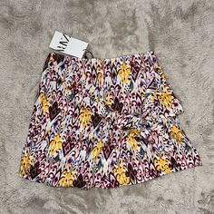 Multi Color Shorts Multicolor Printed Bottoms For Summer, Multicolor Stretch Floral Print Shorts, Stretch Multicolor Floral Print Shorts, Yellow Bottoms With Floral Print For Spring, Yellow Floral Print Bottoms For Spring, Chic Yellow Shorts For Day Out, Fitted Yellow Summer Bottoms, Yellow Stretch Shorts For Vacation, Trendy Yellow Stretch Shorts