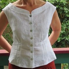 Vintage Style Blouses, Sixties Style, Cotton Tops Designs, Sixties Fashion, Kurti Neck Designs, Retro Tops, Linen Clothing, Mode Vintage, Pearl Buttons