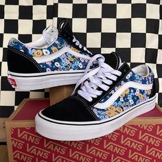 New In The Box Authentic Vans Old Skool Floral Black/Multi Men’s Sneakers Spring Blue Sneakers For Skateboarding, Low Top Vans, Burgundy Sneakers, Grey Vans, Skater Shoes, Authentic Vans, Black Platform Shoes, Blue Vans, Vans Blue