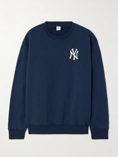 Part of the label's collaboration with '47 & The New York Yankees, Sporty & Rich's sweatshirt is printed with the iconic baseball teams logo on the chest. It's made from  cotton-jersey that's backed in cozy fleece and has tempering ribbed trims. Wear yours half-tucked into jeans. Baseball Teams Logo, New York Sweatshirt, Baseball Teams, Rich Women, Jersey Sweatshirt, Sporty And Rich, Elegant Outfit, New York Yankees, Active Wear For Women