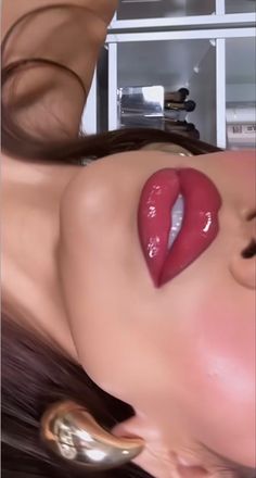 Pretty Pink Lipstick, Everyday Nail Ideas, Fenty Makeup Aesthetic, Pink Lips Combo, Makeup Looks Pink Lips, Lip Inspo Make Up, Strawberry Makeup Aesthetic, Pink Lips Makeup Look, Pink Lip Makeup Look