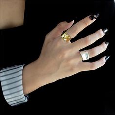 This Adjustable Frosted Matte Silver Irregular Pewter Band Ring features a unique design for a modern look. Its adjustable width and frosted matte silver finish provide practicality and style. The high-quality pewter and silver make it perfect for any occasion. Product Details Material: 925 Silver Color: 18K Gold/White Gold Plated Size: US Opening size 6.25 (adjustable size 5.5-7.5) Weight: about 5.9-6.3g SKU: AR23101612-G/AR23101612-W Product Keywords: Distorted band rings, Avante-garde rings, Blood Diamond, Ringe Gold, Gold Band Ring, Creating Jewelry, Blue Zircon, Gold Plated Jewelry, Jewelry Plate, Pita, Pure Silver