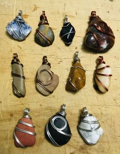 Diy Stone Wrapping, Beach Stones Jewelry, Stones Art, Wire Jewelry Making, Diy Jewelry Inspiration, Vintage Jewelry Art