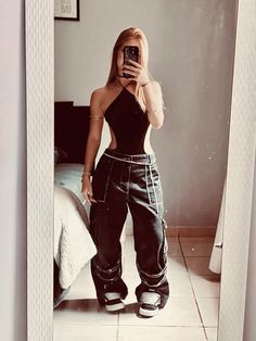 ig: @juhh_gabii Looks Pinterest, Vintage Icons, Night Out Outfit, Just Girly Things, Teen Fashion Outfits, Sabrina Carpenter, Cute Fits, Feminine Style, Teen Fashion