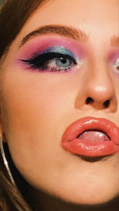 80s Disco Party Makeup, 80s Makeup Colorful, 80s Disco Makeup Looks, 80s Makeup Prom, 70 Disco Party Hairstyle, Retro Disco Makeup, Roller Disco Makeup, 80s Makeup Inspiration