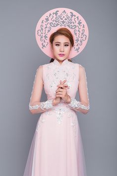 Traditional collar Material: Crepe, lace Long sleeves Type: Modern ao dai Modern Ao Dai, Ao Dai Vietnam, Garment Cover, Modern Couple, Traditional Clothes, Long Sleeve Lace, Wedding Couples, Traditional Outfits, Pink And Gold