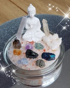 Crystal Healing Room, Crystal Room Decor, Crystal Room, Magia Das Ervas, Meditation Room Decor, Healing Room, Crystal Vibes, Crystal Altar, Displaying Crystals