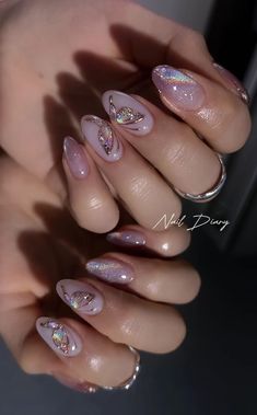 There's a new beauty trend taking over Instagram and it's absolutely stunning. Say hello to "quartz nails". Elegant Butterfly Nails, College Nails, Cute Simple Nails, Classy Acrylic Nails, Pretty Gel Nails, Cute Gel Nails, Short Acrylic Nails Designs, Pink Acrylic Nails, Pretty Acrylic Nails