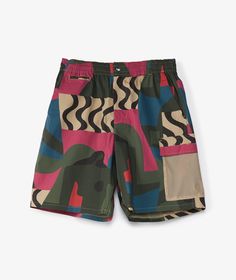 By Parra, a brand known for its bold and artistic vision, originates from the creative mind of Dutch artist Pieter Janssen. Since its inception, By Parra has been dedicated to merging art and fashion, making each piece a unique expression of wearable art.Introducing the Distorted Camo Shorts, a standout piece from By Parra's Spring/Summer 2024 collection. These shorts embody the brand's signature artistic flair, showcasing a vibrant multicolor pattern that sets them apart from ordinary shorts. P Crazy Patchwork, Camo Shorts, Spring Summer 2024, Drawstring Waistband, Preston, Rick Owens, Primavera Estate, Summer 2024, Printed Shorts