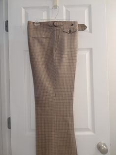 Unearth a fashion gem with these vintage and very rare Famous Barr houndstooth gingham retro trousers in size 36M. Boasting a unique and sought-after design, these trousers are a testament to vintage style. Elevate your wardrobe with this rare find, adding a touch of retro sophistication to your attire. Retro Trousers, Very Rare, Gingham, Mens Pants, Vintage Style, Vintage Fashion, Trousers, Mens Outfits, Wardrobe