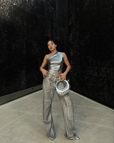 Silver metallic top with grey pants and chromed bag Fashion Nova Silver Metallic Outfits, Party Style Outfit Night, All Silver Outfit, Metallic Top Outfit Silver, Metallic Outfit Ideas Party, Techno Concert Outfit, Silver Top Outfit Metallic, Silver Bag Outfit Metallic, Silver Concert Outfit