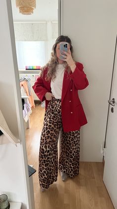 Leopard And Red Outfit, Christmas Concert Outfit, Leopard Pants Street Style, Cheetah Print And Red Outfit, Cheetah Cardigan Outfit, Red Animal Print Pants, Cheetah Print Outfits, Red Leopard Print Sweater, Gloves Dress