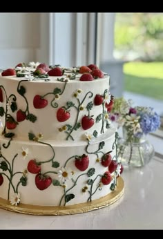 Strawberry Vines, Fruit Wedding Cake, Vintage Pasta, Desserts Summer, Birthday Cake Decorating Ideas, Dessert Oreo, Stunning Cakes, Thanksgiving Menu Ideas, Creative Cake Decorating