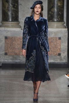 Fashion Show Design, Ethno Style, Luisa Beccaria, Velvet Coat, Fashion Friday, Velvet Fashion, 2015 Fashion, Fall 2015, Looks Vintage