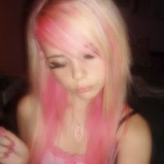 Skunk Hair, Emo Scene Hair, Hair Streaks, Dyed Hair Inspiration, Emo Hair, Pretty Hair Color, Hair Stylies, Scene Hair, Scene Emo