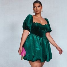 Prettylittlething Nwt Emerald Green Dress Outfit, Emerald Green Outfit, Puffball Dress, Green Dress Outfit, Bright Bag, Short Green Dress, Emerald Green Velvet, Party Outfits Night, Party Outfits For Women