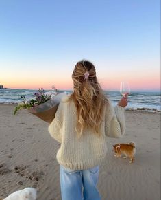 Beach Sweater Photoshoot, Cozy Beach Pictures, Sweater Beach Outfit, Beach Girl Aesthetic Outfit Winter, Beach At Winter, Fall Beach Pics, Beach In Winter Outfit, Cozy Beach Photoshoot, Beach Photoshoot Winter