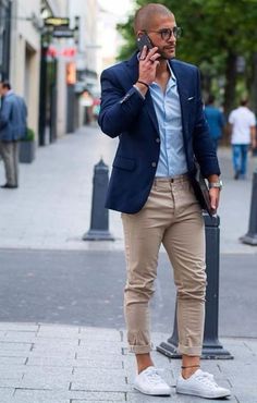 Light Blue Dress Shirt, Beige Chinos, Blue Shirt Dress, Mode Casual, Outfit Combinations, Blazer Outfits