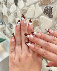 Brown Almond Acrylic Nails, Nail Art Designs Brown, Cute Brown Nails, Brown Nail Art, Beige Nails, Classy Nails