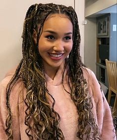 Taylor Mckessie, Sarah Parker, Highschool Musical, High School Musical The Musical, College Hairstyles, Yennefer Of Vengerberg, Blonde Braids, Black Hair With Highlights