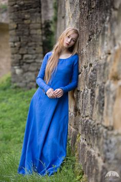 Marine Uniform, Red Tunic, Dark Blue Dress, Long Linen Dress, Traje Casual, Medieval Clothing, Medieval Dress, Medieval Fashion, Lilac Dress