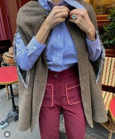 Bright Colored Outfits, Red Trousers, Big Sweaters, Blue Plaid Shirt, Fashion Wishlist, Inspiration Fashion, Fashion Lookbook, Colourful Outfits, Ootd Fashion