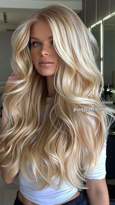 Dimensional Beauty: Stunning Blonde Hair with Lowlights Ideas Girly Hair, Platinum Blonde Hair, Curly Hair Tips