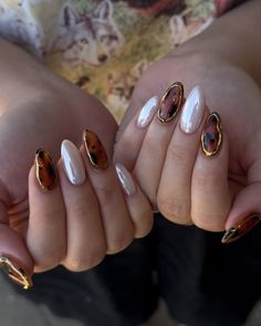 Structure Gel Manicure Design, Nail Art Designs Tortoise Shell, Chrome Tortoise Nails, Natural Nails Gel Manicure, White Nails With Chrome Design, Tortoise Fall Nails, Structure Gel Nails Design, Tortoise Nails With Gold, Chrome Isolation Nails