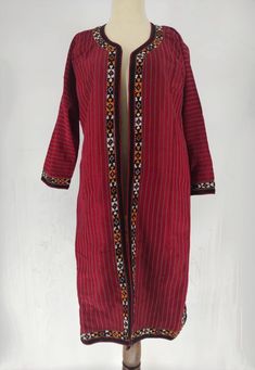 This is handembroidery vintage Bohemian style women's dress.  Light and comfy.  Fit for women's and men's.  Free size. S ( us 4 ), S ( us 6 ), M ( us 8 ) 1970s from Turkoman.  Length is 41 inches.  Arm length is 21.5 inches.  We have door to door express shipping.  İf you have any questions please contact with us.  bemyboots.etsy.com Thank You Bohemian Dress With Woven Motifs For Transitional Seasons, Bohemian Ceremonial Dresses With Woven Motifs, Traditional Long Sleeve Embroidered Dress, Bohemian Style Embroidered Dress For Traditional Ceremonies, Bohemian Embroidered Dress For Traditional Ceremonies, Bohemian Handloom Kaftan For Traditional Ceremonies, Ceremonial Long Sleeve Embroidered Dress With Traditional Patterns, Handloom Bohemian Kaftan For Traditional Ceremonies, Bohemian Long Traditional Wear For Festive Season