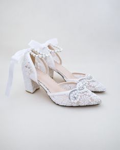 Shoes Block Heels, Women Wedding Shoes, Lace Wedding Shoes, Bridesmaids Shoes, Shoes Details, Pretty Heels, Women's Slip Ons, Womens Footwear, Wedding Shoes Lace