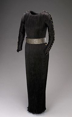 Mariano Fortuny, el outsider de la moda. Paul Poiret, Elegant Black Dress, Slinky Dress, Linen Fashion, Fantasy Dresses, Vestidos Vintage, Edwardian Era