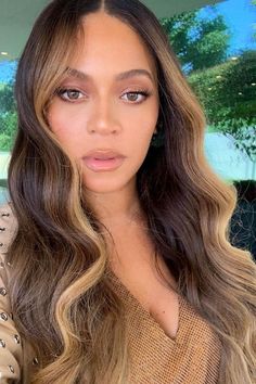 Beyonce Hair Color, Beyonce Hair, Money Piece, Long Hair Wigs, Brunette Balayage Hair, Short Hair Balayage, Hair Color Balayage, Balayage Highlights, Hair Color Trends