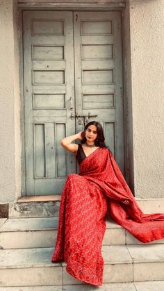 Farewell Red Saree Aesthetic Indian Saree Red Saree Aesthetic, Saree Aesthetic, Aesthetic Indian, Wooden Box Designs, Simple Saree Designs, Saree Poses, Simple Sarees, Box Designs, Vintage Bollywood