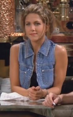 Denim Vest 90s, Denim Vest Aesthetic, Denim Vest Outfit Aesthetic, Rachel Aesthetic, Vest Outfits Aesthetic, Aniston Jennifer, Denim Vest Outfit, Rachel Green Friends