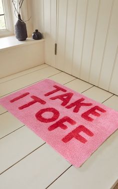 a pink door mat with the words make it pop written on it in red ink