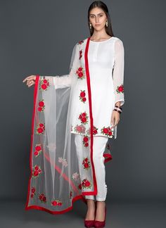 Silk Kurti Designs, Pakistani Suit, Pakistani Dresses Casual, Pakistani Fashion Party Wear, Salwar Kamiz, White Suit, Sleeves Designs For Dresses, Simple Pakistani Dresses, Designer Party Wear Dresses